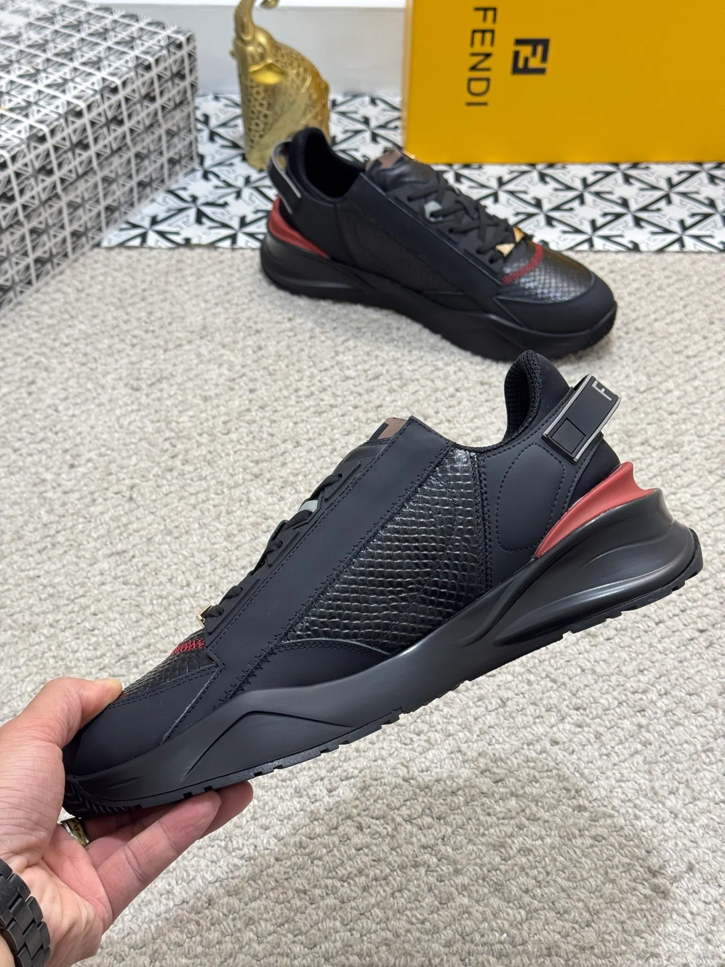 Men's men's shoes 💰520 [New style] 🦥🦥 Original quality - Fendi ◾️▫️F D🆕 Spring and summer new men's slip-on sneakers, with elastic straps, side zippers, and corrugated soles engraved with F. Embossed Fendi Flow lettering on the heel. Mixed material of high-tech fabric and black suede. FF graphic tongue. Ultra-light and wear-resistant EVA sole. Size: 38-44 (45 customized